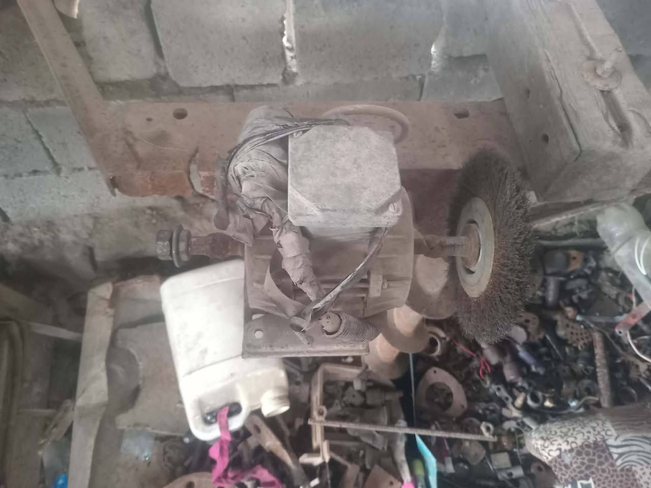 غراض للبيع ماكنة لحام كنديه درجه اوله مال شقل مستمر وماكنه صقيرة الحجم صينيه درجه اوله ومنكنه روسيه ام اصليه تفتح اكثر من 20سم وباقي الغراض ايضن مفيدات لهل المصلحه مكان بابل جبله غير متواجد ع الفيس  للتصال ***********
