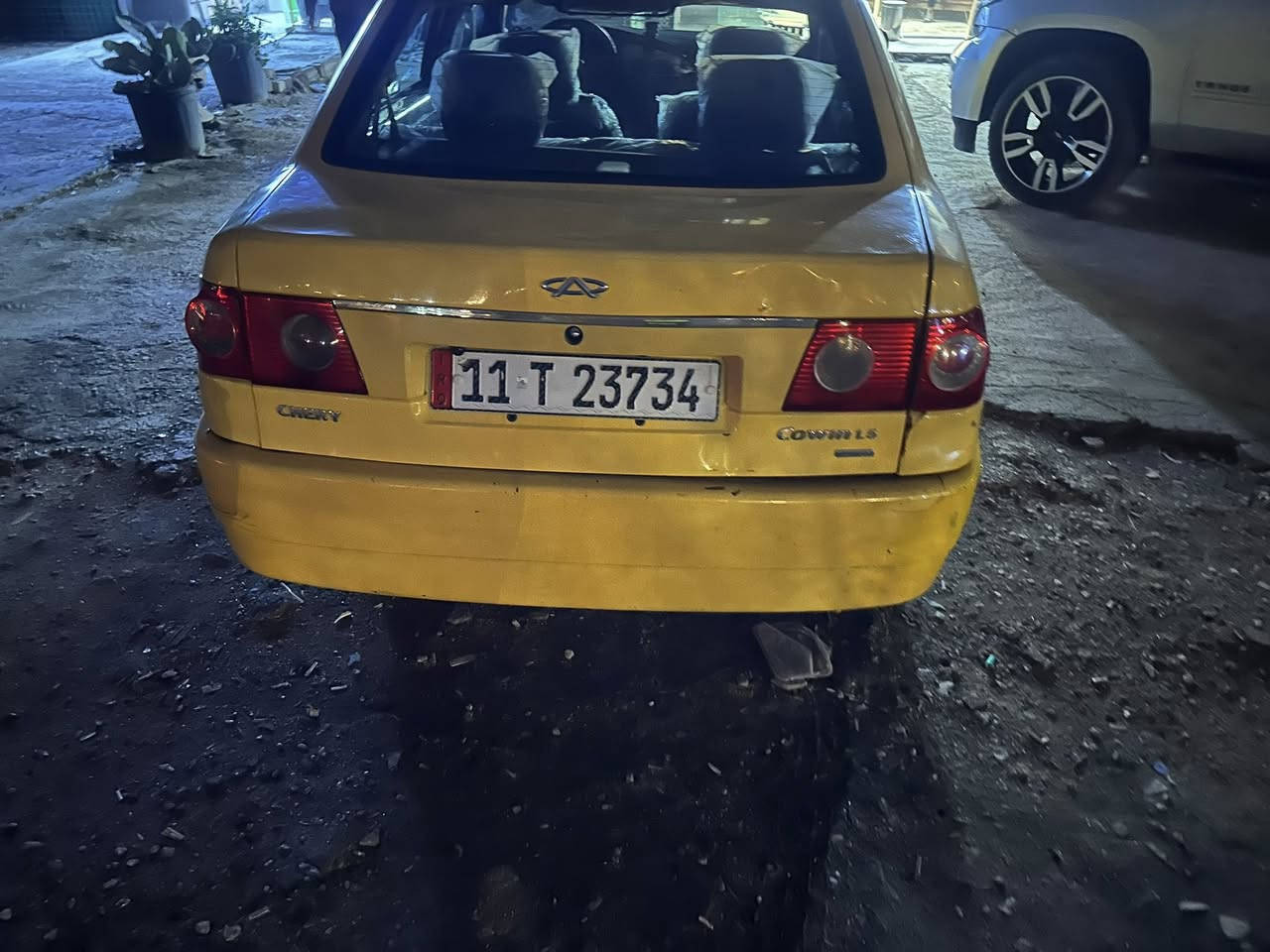 السلام عليكم للبيع شيري كوين موديل ٢٠١٠ سيارة نضيفة جدا خير من الله
كير مكينة مكفولات 
بيها طخه بالخلف بدون دواخل ما واصله دواخل الطخه بالصندوك هيئة مصفرة غرامات مصفرة 
مكانها بغداد الري 
للاستفسار
***********
