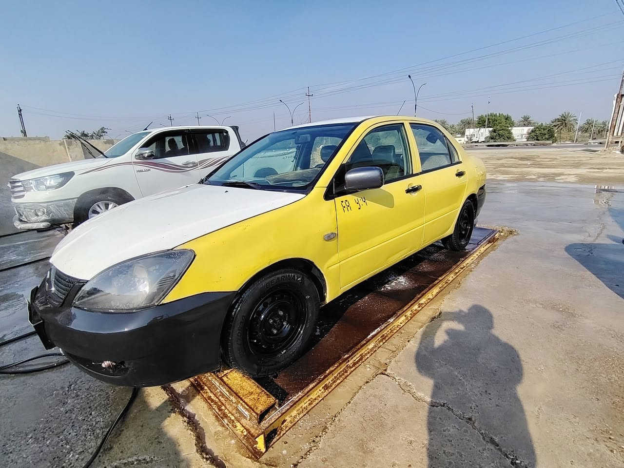 للبيع لانسر تكسي ٢٠١٠ شركه العامه حره مكينه ٢٠٠٠كير عادى مكينه وكير مكفوله والتبريد شغال تتفئه بيها ضرب جاملق خلفي ومصلح ومصبوغه حزام  كهربايات كلها شغاله السعر ٤٠$وبيها مجال *********** وسنويه صاقطه ٢٠٢٠ وعليها غرامه ٦٥٠ وهيئة ٨٥٠ على المشتري
