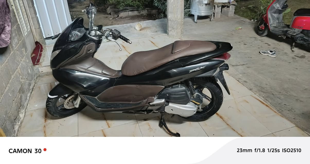 السلام عليكم pcx جيل الاول دراجة خير من الله ممشاهة ٤٥الف حساس ستان شغال وحساس سدحام شغال سعر 1400وبيهة مجال شراي يتصل ***********
