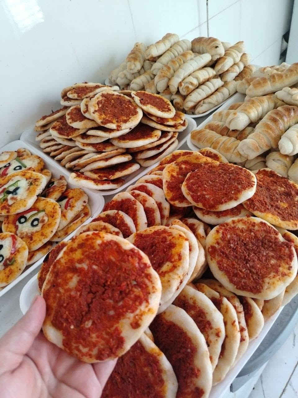 مللتوا من معجنات المخابز الناشفة؟
اني أسويلكم معجنات البيت بإيدي، عجينة طرية تذوب بالحلك 😋

✅ جبن ذايب 
✅ لحم طازج 
✅ حجم كبير يشبع 

طلبات يومية وحسب الحجز 
للطلب   واتساب 👇
[رقمي هنا]***********توصيل3 داخل نجف

