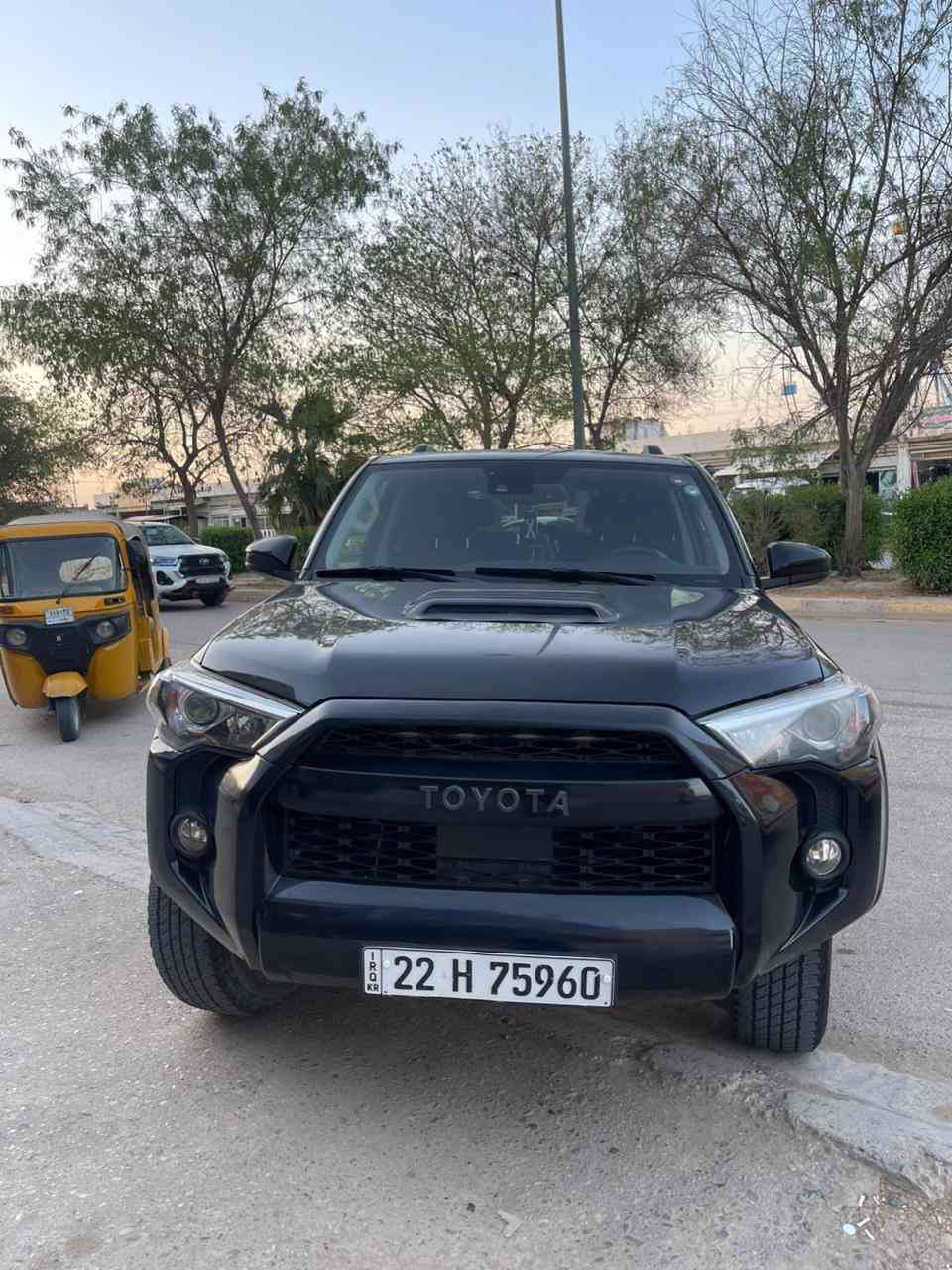 السلام عليكم 
      موديل2021سعر   250$ ورقه دولار بيها مجال 
TOYOTA  4RUNNER SR5 Preniuim✍️
~ تويوتا فور رنر 
~ وارد أمريكا  
~ محرك 6 سلندر  / V6 
~ فئة SR5 
~سيارة بنيد وجاملغ
~ ايرباك سترن و برده رجعت بيلادي 
~موصفات 1/1 
~ بصمة 
~ فور ويل ( 4*4 ) 
~ شاشة كبير  كاميرة دوار 
~ كاميرة خلفية 
~ داخلية اسود ملكية 
~ رادار أمامي  
~ كشن أمامي كهربائية 
~ كشن مخمل 
~ لايتات عدسة زينونة 
~تحديد سرعة 
~ حجم تايرات 17 
~ سبعة راكب ( ثلاث مقاعد)
~ ماشي 84  الف ميل 
~سيارة رقم اربيل ب اسمي  
~ رقم شاصي موجود بالمنشور 

Jtemu5jrxm5952007

~ سعر  ( 250$ )💰ورقة دولار بيها مجال 🤏
~ مكان واسط العزيزية 
 
***********
