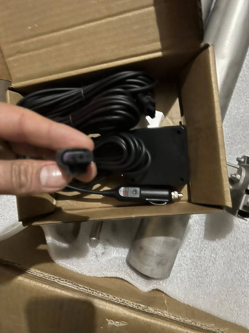 للبيع: نظام عادم (قزوز) ذكي Valvetronic من شركة GFC العالمية – طقم كامل وجديد.
هذا النظام يجمع بين هدوء الوكالة وقوة السيارات الرياضية بضغطة زر واحدة!
المواصفات الفنية:
• المعدن: ستانلس ستيل أصلي (304) مقاوم للصدأ والحرارة العالية، مع لحام تقني (TIG) درجة أولى.
• التحكم: نظام صمامات كهربائية ذكي (Electric Valves) يتحكم بمسار الصوت.
• الوضعيات: يجي وياه ريموت كونترول وجهاز تحكم لاسلكي (تفتح وتغلق الصوت وأنت بمكانك).
• التركيب: يرهم على أغلب السيارات (Universal) اللي تحب تسويلها مخرجين (Double Exhaust).
• الكهرباء: يشتغل على 12 فولت (وصلة ولاعة أو ربط مباشر)، يعني ما يحتاج ترهيم معقد بضفيرة السيارة.
قطعه جوكر لكل السيارات ترهم تقريبا بعدها بالك ماعرف سعرها خلي سعرك بالتعليقات وبالعافيه ع ياخذها


**إذا كنت صاحب هذا الإعلان وتريد حذفه لأي سبب، رجاءا أرسل رسالة إلى الدعم الفني**