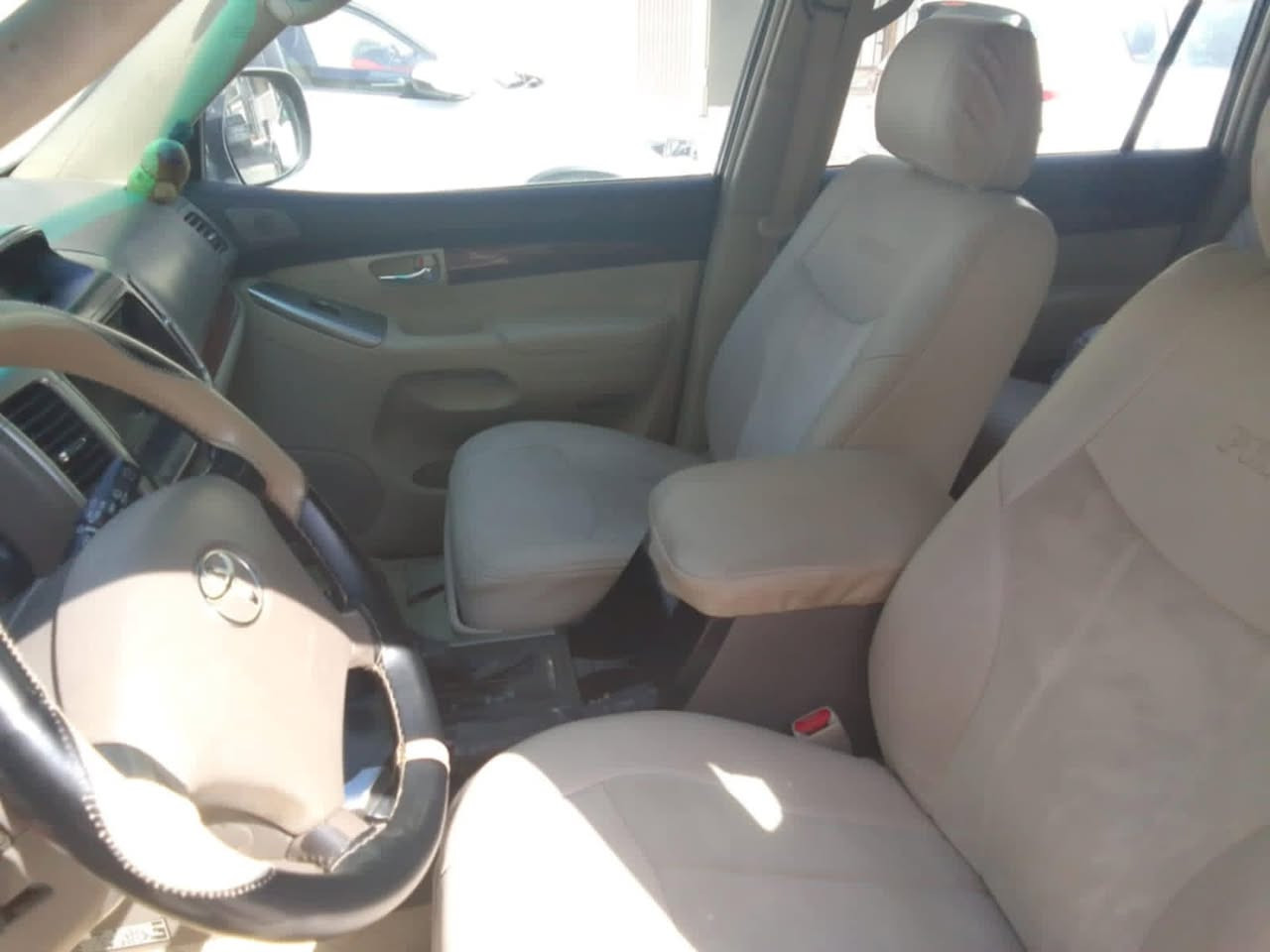 سلام عليكم برادو نوع vx حجم 6 سلندر موديل 2008 رقم اربيل الدولي مواصفات خليجية فتحة سقف مري شفط جكات كشنات جلد شاشة بيها صبغ عند تبديل للزكات السيارة تكشير تم صبغ مكان اللزكات وبعدها تم اعادة اللزكات  والسيارة للبيع بسعر165 ورقة وبيها مجال البيع بمقدمة زينة والباقي حسب الاتفاق انشالله والاتصال على الرقم ***********
