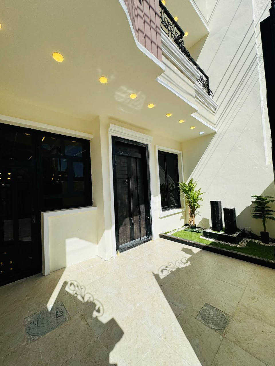 🏠الدارللبيع 120متر واجهيه 6متر 20نزال
 بناء طابقين حديث
 يحتوي البيت. ع[4غرف نوم -استقبال -صحيات عدد 2- صالة- ومطبخ] البيت شغل درجة اولى
 مع الخدمات
🛑ملاحضه البيت جاهز للسكن 
⬅️نوع العقار  طابو زراعي سند 25 اقرار محكمه 
⬅️العنوان #بغداد_الدوره_البوعيثه   
     مجمع السلطان الرابع
🔷️للاستفسار  خاص او الاتصال ع  الرقم
☎️***********
