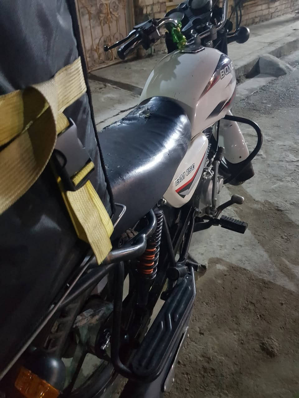 السلام عليكم دراجه بوكسر موديل 23 اوراق كامله دراجه اي نقص مابيه بس بيه خيط تبخير ونقص باتري دراجه شوفت عينك كلش نضيفه وحلوه المكان بغداد السعر ٩٠٠ وبيه مجال الرقم *********** بي وساب
