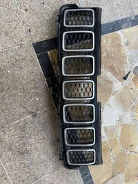 شباب عندي شباك جيب لاريدو بس بس هذي الأضرار قيم و اعلى سعر أبيعه للاست...