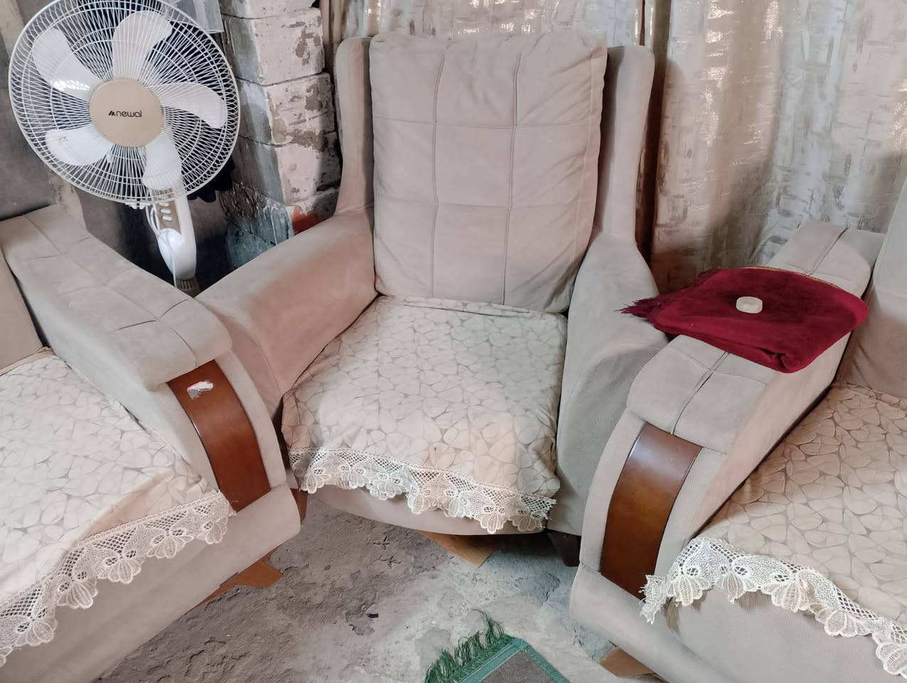 تخم تركي سرير نظافه 90% اسره ثلاث كراسي
***********
