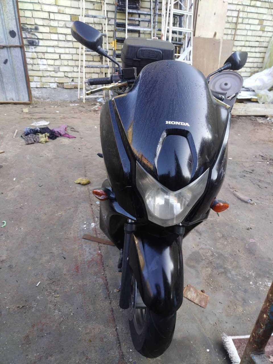 السلام عليكم للبيع دراجه فاز صفر 11 محرك مامفتوح ماممدود عليهه اصبانه الدراجه جديده معنه الكلمه دراجه رمبه بحاله الجيده بيهه كم شخط ناعم السعر 12 وبيهه مجال المكان الشعب حي اور تقاطع علي الاسمر ***********
