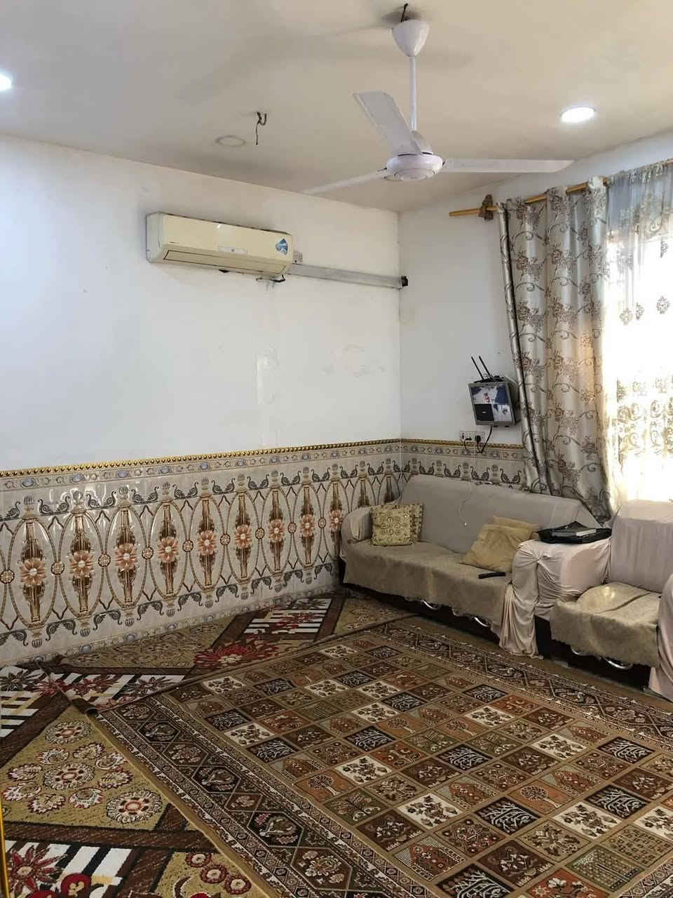 السلام عليكم بيت 100متر 10×10مربع ركن للبيع طابو زراعي قرار محكمة العبيدي  حي الرئاسة شارع عشرين شارع مدرسة الشهيد سلام الكناني  طابقين  ونصف
#الطابق_الاول كراج استقبال حولي غرفة منور وملحقاتة 
#الطابق_الثاني غرفتين وحمام يوجد بل اخير غرفة بل سطح قيد الانشاء البيت كامل الدرج طابق الاول بايه ومراية ومحجر للاستفسار الاتصال على الرقم  غير متواجد على الفيس 
‎0771 035 7335
