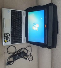 لابتوب توشيبا • شاحن • حقيبة