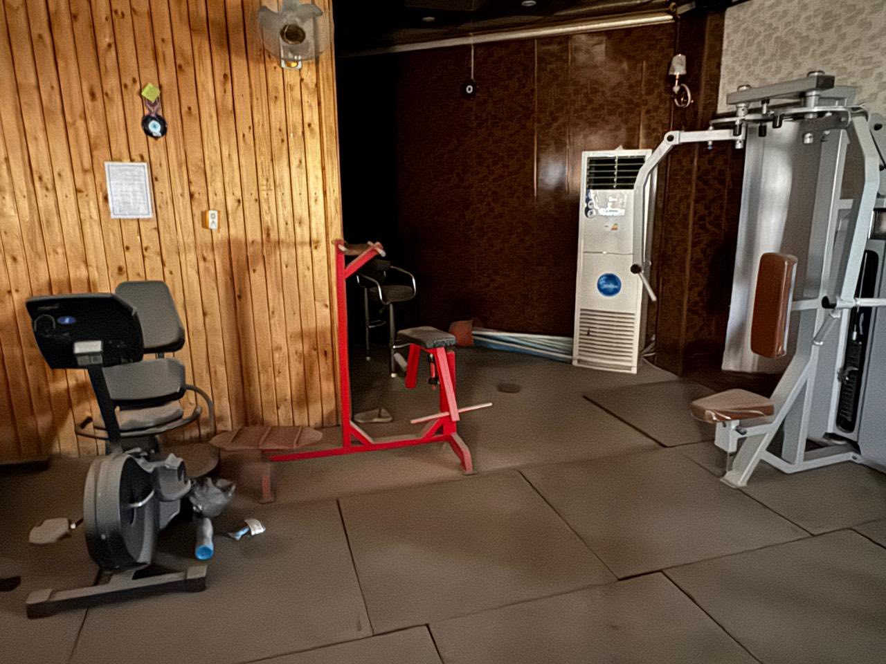 قاعه كامله للبيع ( شكو شي بالقاعه للبيع ) ما ابيع مفرد ابيع كامل بسعر مناسب المكان البصره / المعقل للاستفسار ***********
