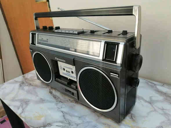 مسجل راديو بانيسونيك يابان  اف ام  جديد على وضع شركة السعر 100     يوجد توصيل كافة المحافضات الاتصال  وتساب ماسنجر        ***********
