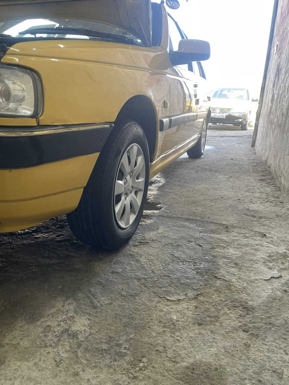 سلام عليكم شباب بيجو لميس مديل 16 
السيارة بيهة مكانات بارد فقط بيهة جوة البكلايت الايمن صبغ فقط مثل ماواضح بل صورة 
كير مكينة خير من الله تبريد تدفىة شغالات صدر خير من الله السيارة رقم انكيزي بسمي السعر 46 
رقمي بي واتساب ***********
