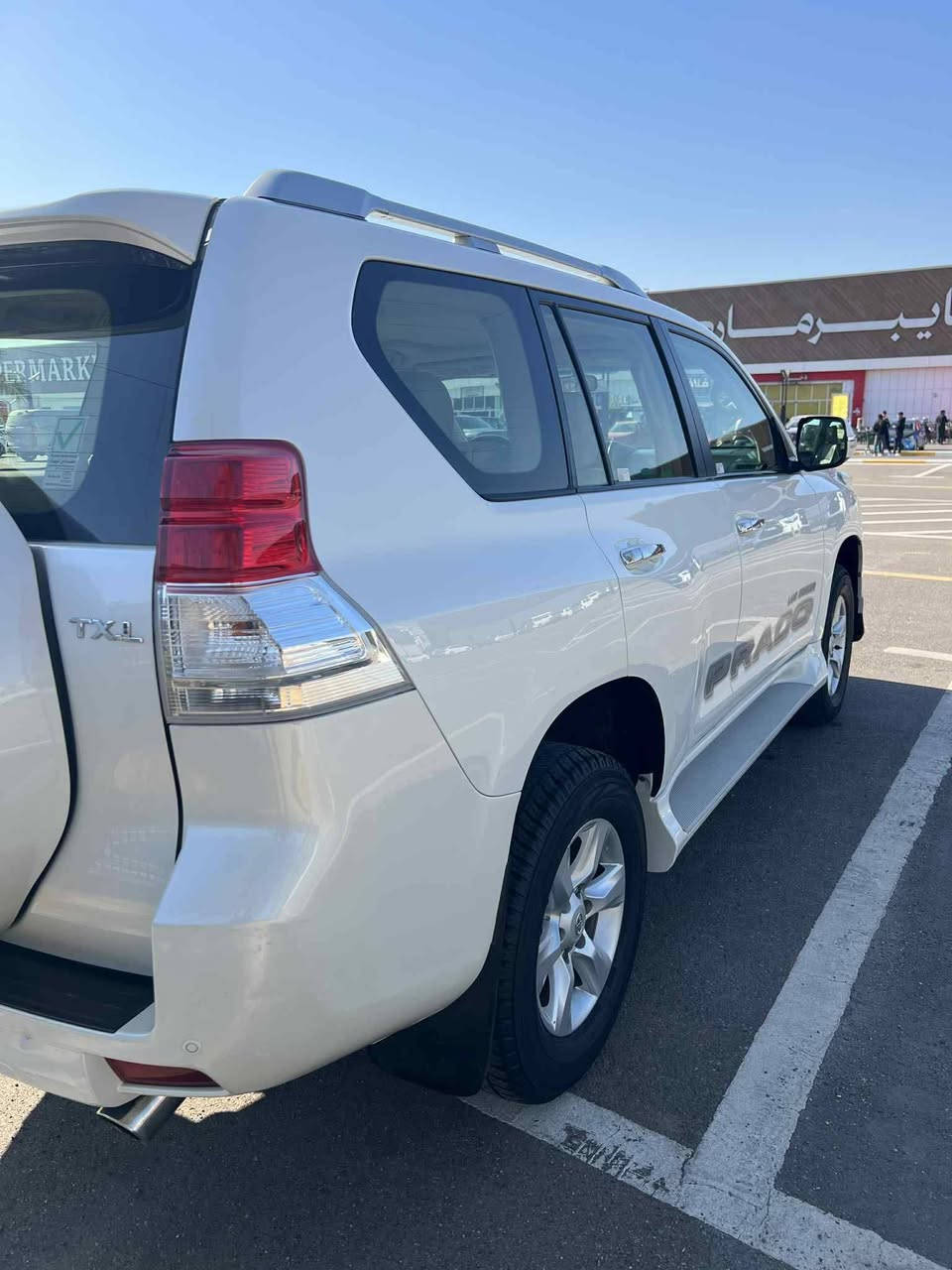 السلام عليكم برادو ٢٠١٣ كويتي
فول موصفات ماشيه ١٣٠ الف مكفوله
محرك٦ سلندر
فتحه
بصمه
كشنات جلد
حساس خلفي
شاشه
كامره خلفيه
دبل تانكي
فورويل
جام اتو بل بصمه
تشغيل عن بعد
سعر ٢٨٠ بيه مجال بسيط
للتصال***********
