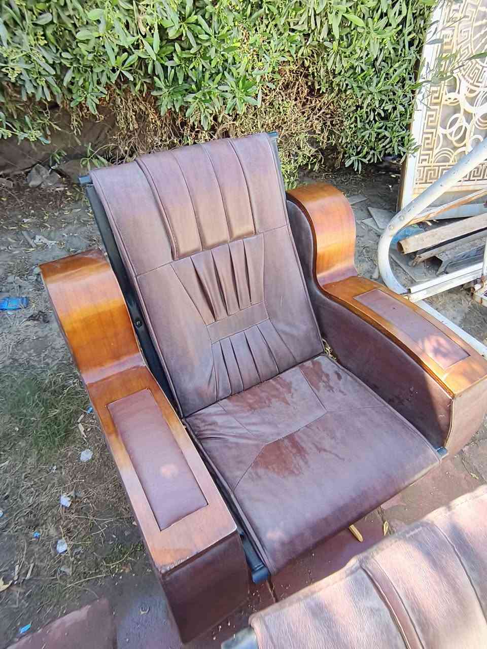 السلام عليكم مقاعد جلد نضيفات سعر 50قفلمكان نجف حي الوفاء ***********

