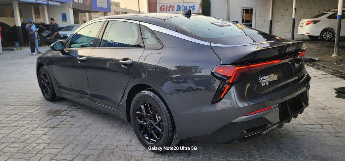 K5سياره 
مديل2025
فول مواصفات ماعده البانوراما
كتاب شهداء فحص مؤقت
وارد امريكي بيه باب السايق وجاملغ امامي مبدل
وطخه بالباب الخلفي واضحه بالصور مامصلحه
مواصفات السياره
رادار امامي خلفي
فول تحكم ستيرن
مثبت سرعه
سياقه ذاتيه 
مانع انزلاق
تدفئه تبريد
وقوف ذاتي
وبعد بيه هواي مواصفات
السياره جاهزه من كلشي
ملاحظة السياره بدون ايرباك 
السعر(205)
الاستفسار (***********)
