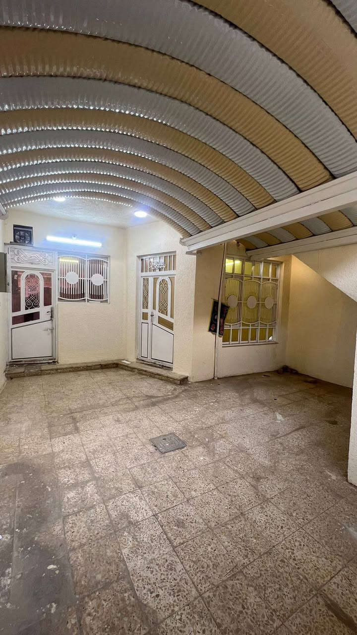 بيت للايجار .
العنوان . عواشه شارع حسين التورنجي قرب مطعم بيت شويطي
كراج سياره + استقبال + صاله + مطبخ + غرفه نوم + صحيات + منور
للاستفسار : يرجى الاتصال على الرقم المذكور
‏‪***********‬‏
