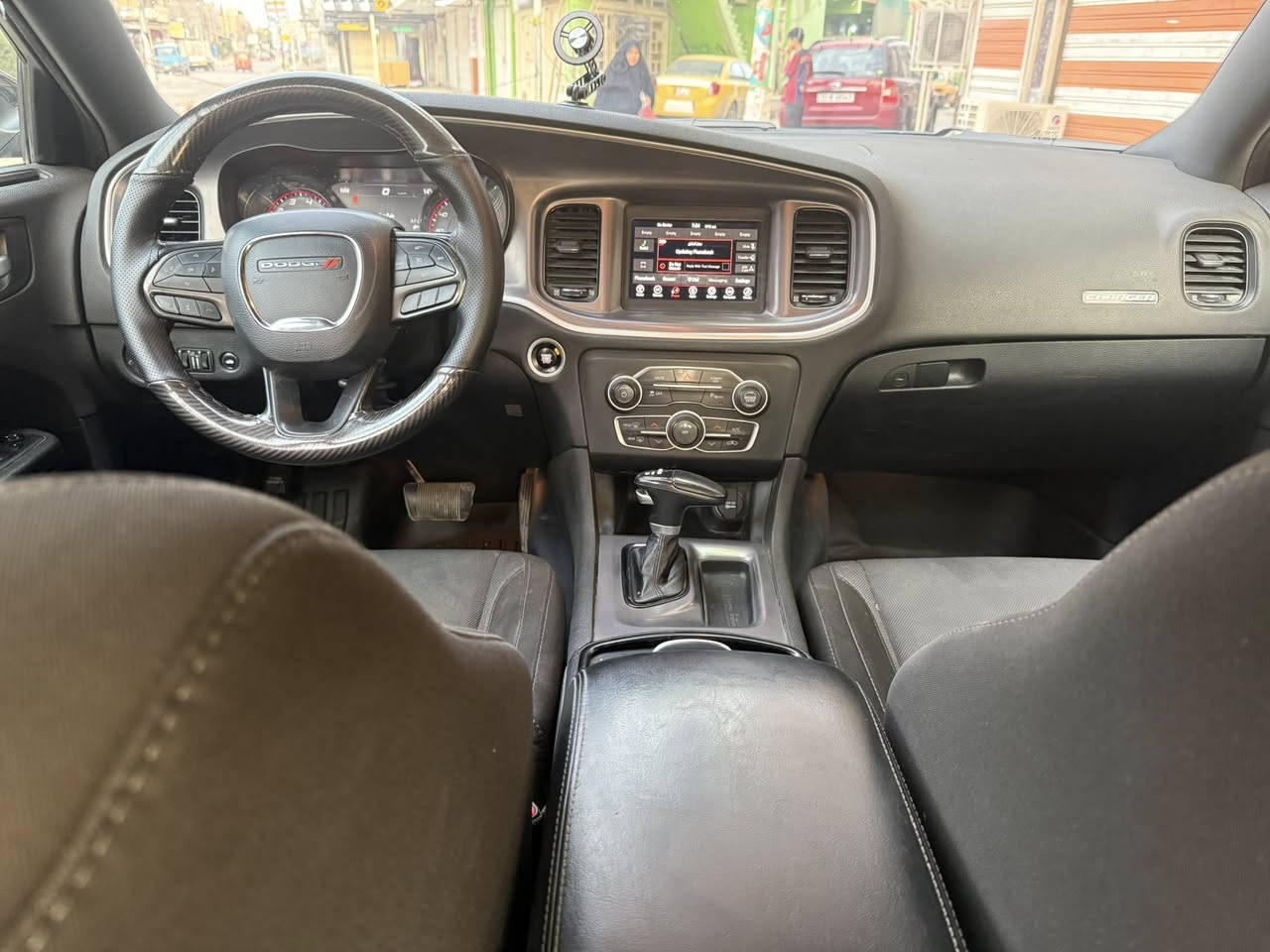 السلام عليكم
جارجر بلاك توب  (موديل 2020)  أصل 

حادثها قبغ جنطة والجاملغ الخلفي تصليح بدون گص  و بالسائق والخلفي كلير من امريكا فقط بدون ايرباك والسونار بالمنشور 

‎لون اسود ملكي
‎ 
فول مواصفات عدا الفتحه

‎سياره جديده اي نقص ما بيهه ابد

تخم تاير جديد 

داخلها  اسود كشنات مخمل
 
 
سيارة ماشيه  100 mi

‎سياره جديده بمعنى الكلمه

‎رقم بغداد تحويل ثاني يوم
كلشي جديد هزه و رقم جديد

‎المحرك : V6. 3.6L .

‎المواصفات :

*   جناح خلفي 

*   مصابيح أمامية زنون .

*   كشافات الضباب زنون .

*   المصابيح الأمامية LED .

*   حساسات خلفية

*   شاشه وسط مع نظام

* ⁠ملاحة نفكيشن GPS .

*   سستم صوت الپاين .

*   مقاعد أمامية كهربائية 

*   تشغيل عن بعد .

*   محدد سرعة .

*   تلفون بلوتوث .

*   كاميرا خلفية .

*   مرايا متحسسة للاضاءة العالية .

* ⁠هيتر بل مري

* ⁠ردارات جانبيه نقطه عمياء بل مري

*   دخول ذكي (بصمة))

* ⁠* ⁠مكان بغداد العبيدي

* ⁠السعر  196 وبيها مجال 

للاستفسار ***********
