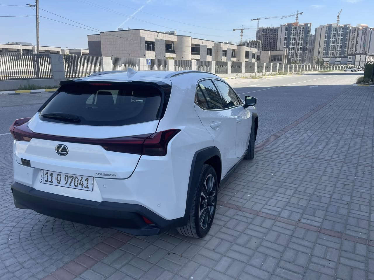 لكزز_للبيع                                                                                
 • موديل: 2023
 •  النوع: UX250h هايبرد
 • المسافة المقطوعة: 14 M (وقابلة للزيادة)
 حادث  صبغ بنيد فقط وصبغ على حافة الجاملغ بدون تبديل بدون إرباك 
 • حجم المحرك: 4 سلندر 2.0L هايبرد
 • مفتاح التشغيل: بصمة
 • فتحة سقف
 • حساسات أمامية
 • حساسات خلفية 
 • لايت زينون + LED
 • بك لايت LED متصل
 •  حساسات تايرات
 •  إشارات في المرايا الجانبية
 • هاند بريك كهرباء
 • نظام ABS
 • دشبول شاشة ديجيتال
 • تحكم كامل من الستيرن
 • مقاعد جلد
 • المقاعد الأمامية كهربائية
 • تبريد قطعتين
 • نظام مانع الانزلاق
💵 السعر المطلوب 225 ورقة وبيها مجال بسيط
 بغداد الكاظمية               ***********
