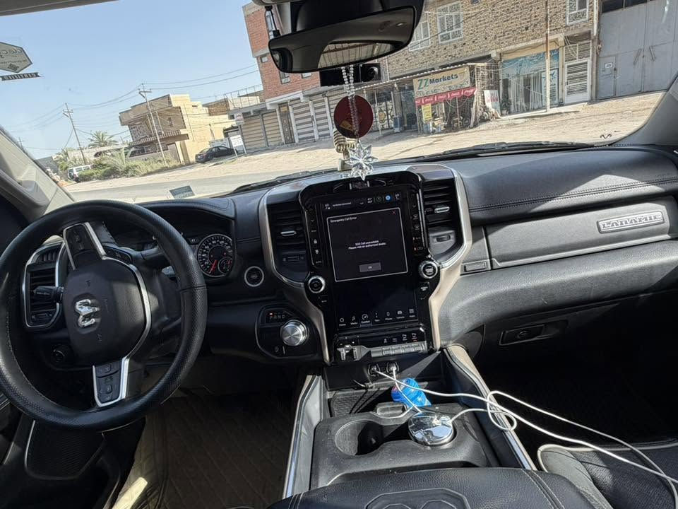 * الموديل: RAM Laramie 2022 فول
* المحرك: HEMI 5.7L V8
* الممشى: 56 ألف ميل
* اللون: أسود
* كابينة دبل (Crew Cab)
* شاشة كبيرة + كاميرا خلفية
* مقاعد جلد كهربائية تدفئه تبريد 
* تشغيل بصمة 
* مثبت سرعة
* حساسات وكاميرات
* السيارة بحالة ممتازة جداً
* صيانة منتظمة ودهن أصلي

السعر: (31,500)

للاستفسار: (***********)
