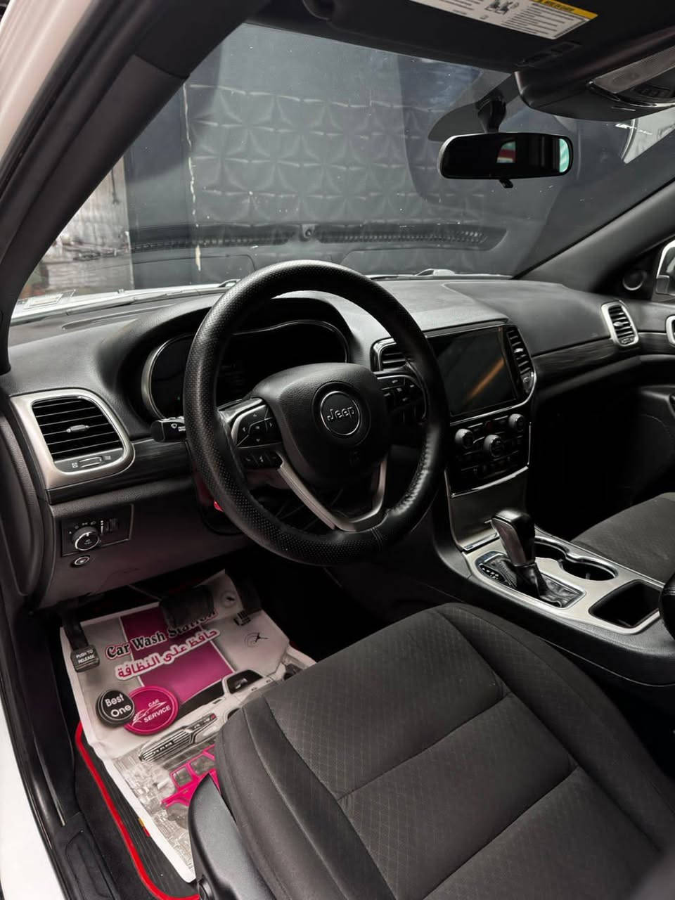 جيب كراند شيروكي موديل2021
مواصفات لاريدو 6 سلندر رادار جانبي 
حساس خلفي
تشغيل عن بعد 
كراسي تدفئه 
شاشة جبيره
تدفئه ستيرن 
جنطه كهرباء 
السياره وارد كندي 
كلين تايتل 
ماشية 95 الف وقابله للزياده 
بالعراق صارت صار بيها قطعتين تبديل بدون صبغ
بدون ايرباك بدون دواخل 
باقي السياره كفاله
رقم صاحب سيارة ***********
