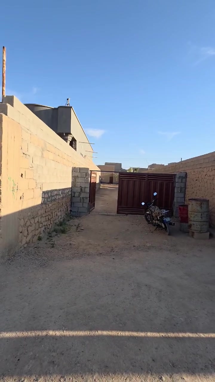للبيع . منزل قديم في محافظة الأنبار قضاء القائم ناحية الكرابلة النهضة الشرقيه 
# خلف أسواق النهضة الشرقيه غرب مدرسة النهضة الشرقيه 
# مساحة القطعه المشيد عليها المنزل ٨٦٠ متر 
# سعر المنزل ٤٠ مليون وبي مجال 
# باقي التفاصيل مذكوره با الفيديو 
# للاستفسار اكثر مراجعة مكتب 🏢 المانعي او الاتصال على الأرقام 
***********
***********
***********
***********
