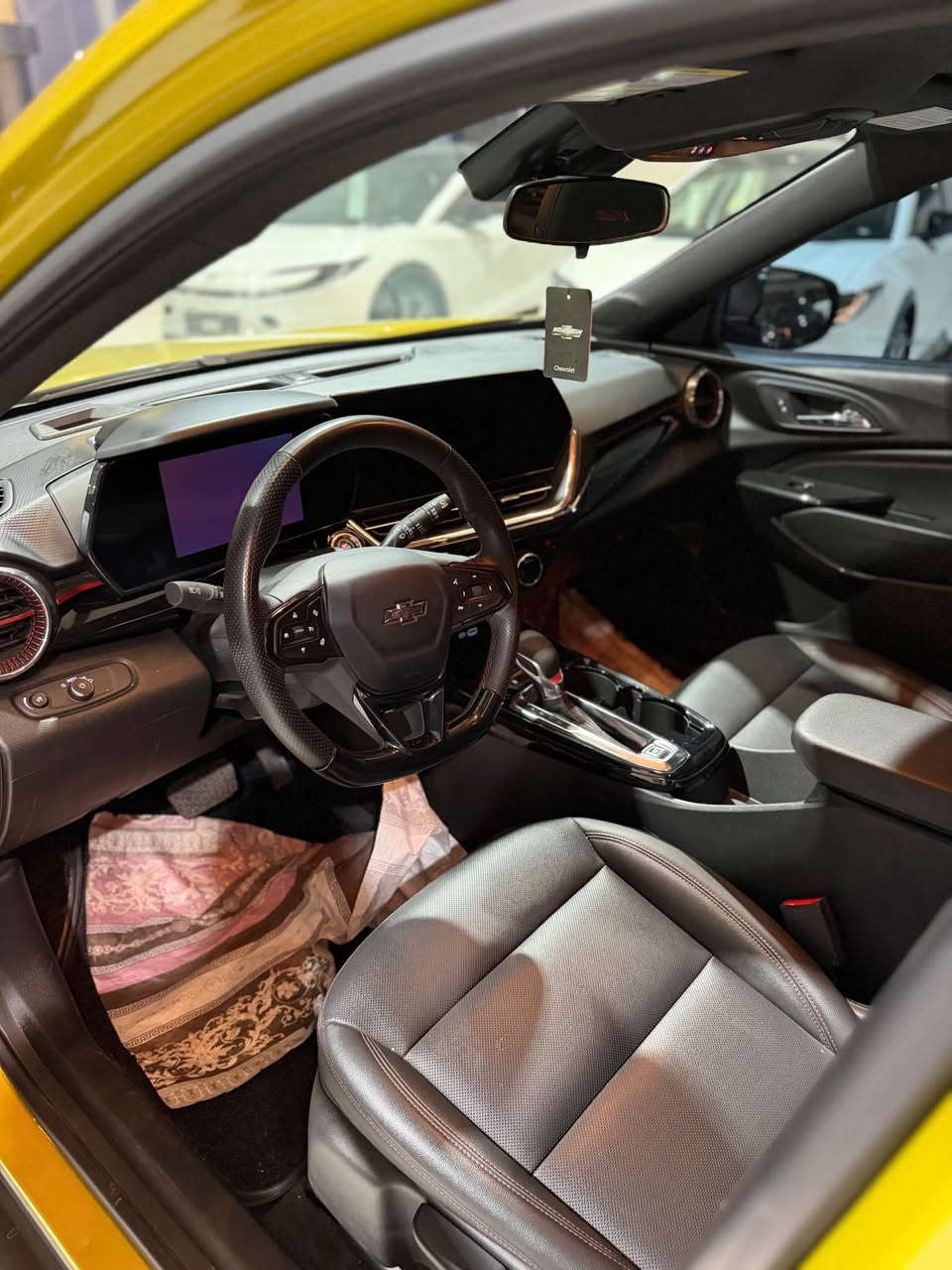 chevrolet trax
شوفلت تراكيس
موديل : ٢٠٢٥
سياره فول فول فول 
ماسفات SR
بدون سبخ و بدون دعم ارباك
قفد بها مكان واحد PDR بل باب خلفى
ماشيه فقد ٢٨الف كم km 
مكان سياره دهوك 
***********
سعر : ١٦٥ ورقه و بها مجال. سميل, دهوك
