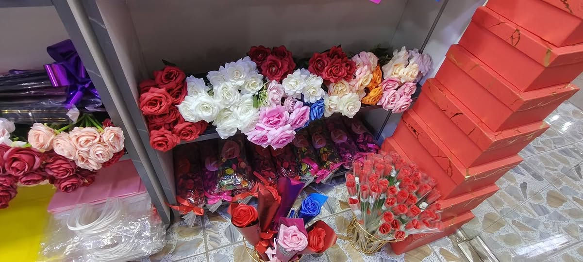 🌹✨ ليلة عيد الحب غيررررر ❤️ ✨🌹
إذا بعدك محتار شتقدم هدية؟
إحنا جهزنالك أحلى تشكيلات 💝
🧸 دبدوبات حب بأحجام مختلفة
🌹 ورد صناعي بألوان تخبل
🎁 بوكسات جاهزة وفخمة
🎧 هدايا مميزة بأسعار تناسب الجميع
لا تضيع الفرصة… خلي هديتك تحچي عنك 😍
الكمية محدودة والطلب عالي بهالليلة 🔥
📍 زورنا اليوم وخلي نساعدك تختار الهدية المثالية
📩 للحجز والاستفسار  ***********
حساب المكتبة مكتبة الضاحية النموذجية  
تلي https://t.me/maktbty_2025

العنوان جسر ديالى خلف حسينية اصحاب الكساء 
#عيد_الحب #هدايا_مميزة #فالنتاين #افكار_هدايا
