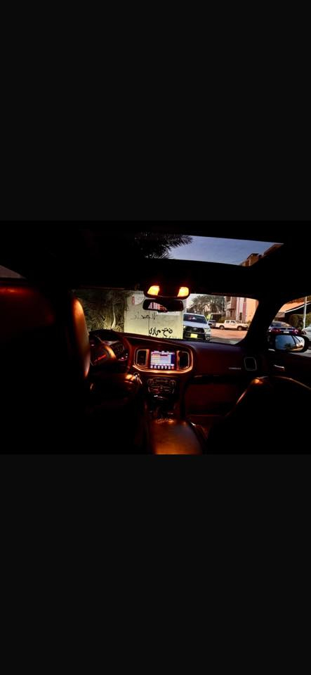 السلام عليكم عندي جارجر 2018 للبيع سياره حادثها موضح بالصور وبيها بطش بالجاملغ الامامي ومكحل شي بسيط رقم بغداد باسمي تحويل ثاني يوم سياره فوول الفوول مواصفات مكينه كير مكفوله رايدها ب 185 وبيها مجال مكاني بغداد زيونه ممتواجد ع نت 
للاتصال 
‭0771 478 7285‬
