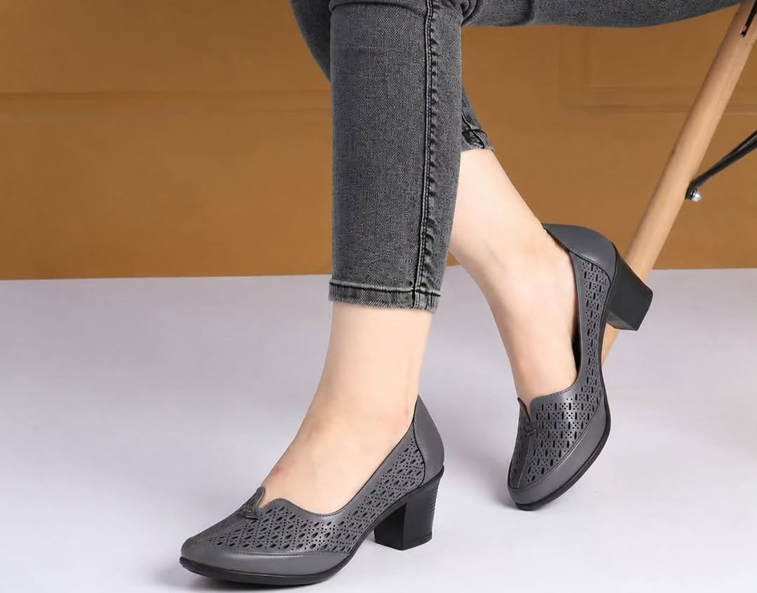 توفر فلوريتان طبي ارتفاع 5cm الاكثر راحة 
مناسب للدوام والمسافات الطويلة 
Size 37.38.39.40.41 
للحجز مراسله الصفحة او الوتساب *********** 
يوجد خدمة توصيل لجميع المحافظات

