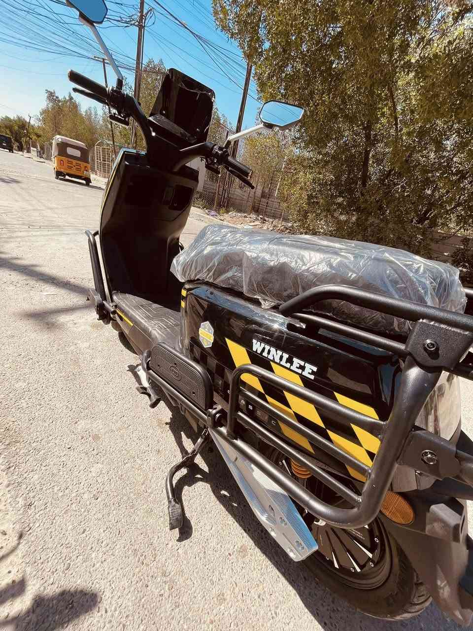 السلام عليكم دراجة شحن للبيع مستخدمه فقط اسبوعين+ 6 بطاريات + ملف 2000 + و3 نمر اشاره يمنه يسره + بيهة نظام البك السعر : 975 الف وبيهة مجال لشراي . العنوان : حي اور قرب جامع الفردوس + التواصل على هذا الرقم : ***********
