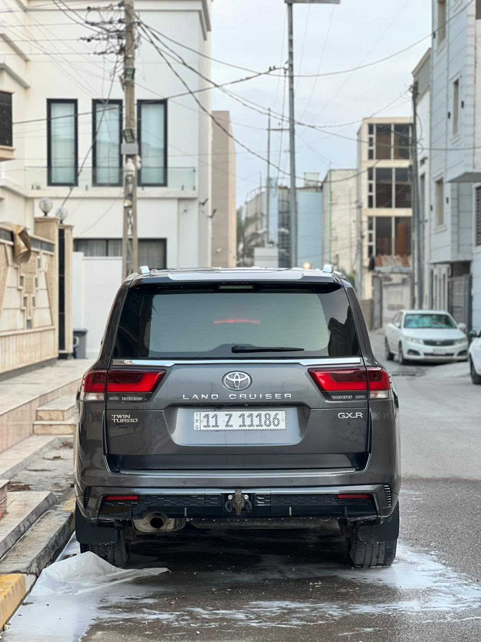 السلام عليكم     … لاندكروز gx.r  لون مميز رقم بغداد .. كفالة السيارة  2022 ماشية 29,000km فقط  فول مواصفات تبريد كشنات ، فتحة سقف، شاشات خلفية.. داخل بيجي
الموقع : البصرة 
بسعر مناسب 
***********،
