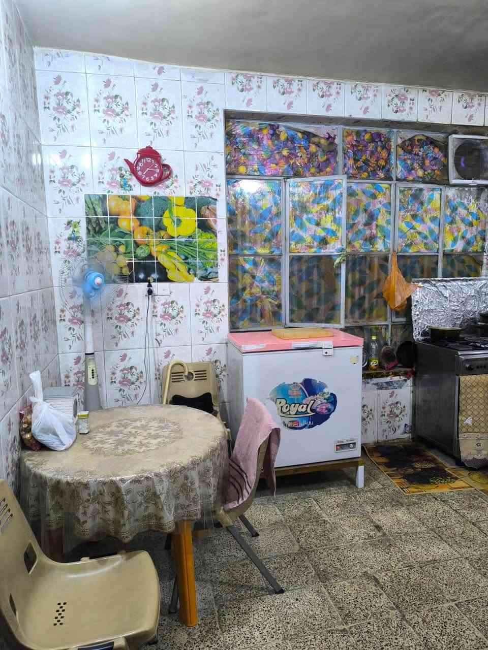 للبيع دار حي القادسيه شارع ١٥ متر بناء قديم نظيف ٢٠٠ متر طابقين ثلاث غرف نوم وصاله واستقبال ومطبخ للاتصال *********** مجتبى معله او مراجعه مكتب ضي الحسن للعقار النجف الاشرف حي الزهراء شارع الكيات مقابل جامع الزهراء
