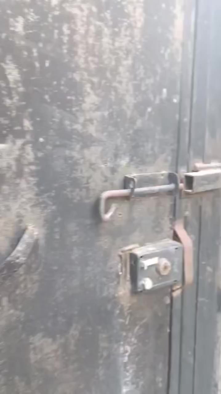 بيت للبيع 
بيت طابو زراعي صرف للبيع المساحة 150 متر
 الواجهة 15 و العرض 10

 يتكون من غرفتين و مطبخ و غرفة خاصة بالصحيات و مخزن و ديوانية خارجية و حوش
السطح شتايكر

السعر 65 وبي مجال

العنوان البصرة / أبي الخصيب / حمدان / بلد نجدي

للتواصل: ***********
