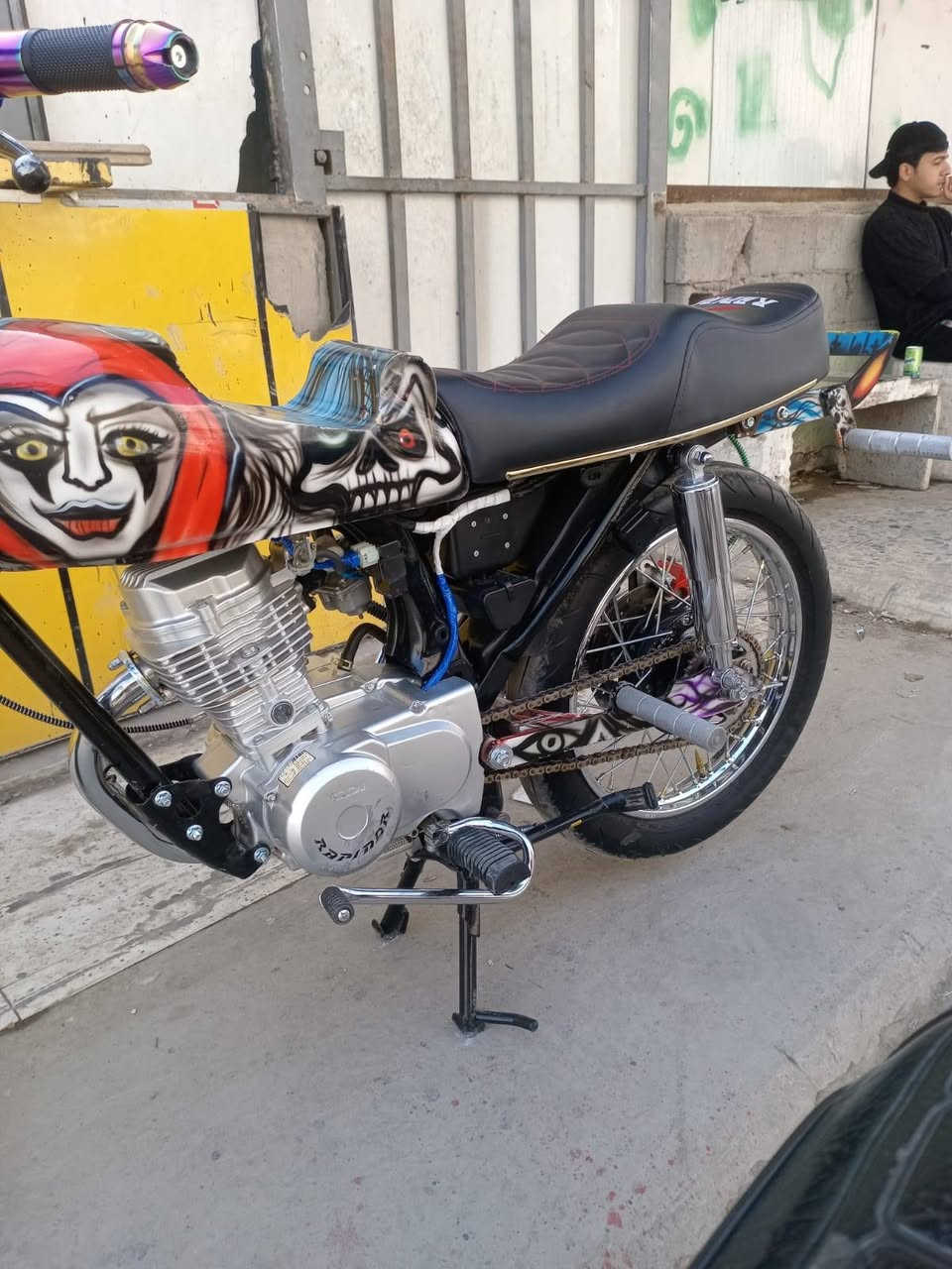 سلام عليكم أقره تفاصيل يله تراسليني اخوان سيت للبيع مشتغله مسلم الوشام  تانكي +قبق شوته + سبايدر +زوج حمالات فقط   سعر خاص ولموشراي ولميعرف اسعارهن لايتعبي ويتعب نفسه مكاني بغداد جديده رقمي ***********
