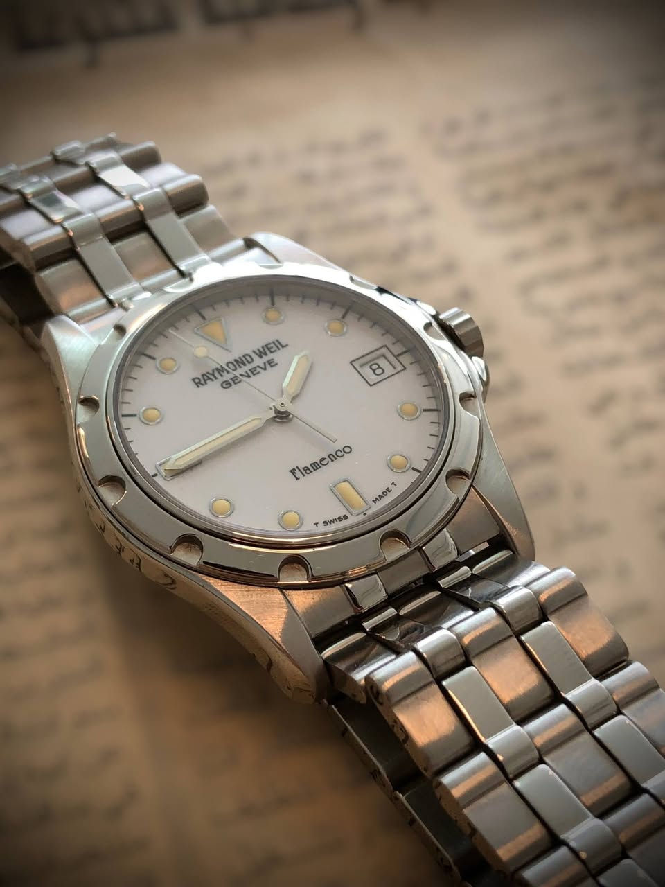 رايموند ويل سويسري اصلي 🇨🇭🇨🇭🇨🇭🇨🇭موديل فلامينكو
ساعة غير مستخدمه مخزنة مع علبتها الاصليه وكارت الضمان وباقي التفاصيل 
نظام كوارتز // اميال وارقام لامينوس // الوقت موس // القطر 36 // السمك 3 تعتبر ساعة قشطة // منفذ تأريخ يومي // القطعة بعدها بالستيكر والرقم التسلسلي بالظهر ورقم الموديل و هو نفسه الي بكارت الضمان اذا تحب تقارن . 🇨🇭السعر خااص لطفااا🇨🇭
يتوفر توصيل لكل المحافظات


**إذا كنت صاحب هذا الإعلان وتريد حذفه لأي سبب، رجاءا أرسل رسالة إلى الدعم الفني**