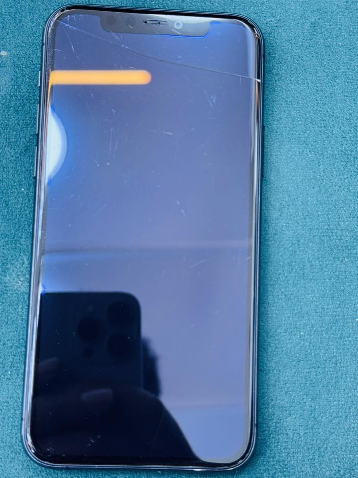 السلام عليكم
١١ برو ٢٥٦ اسود
بطاريته ٧٥ ممفتوح بلادي فقط بي فطر بل كلاس وبل ضهر سعره ٢١٠ الف مكاني بغداد ***********
