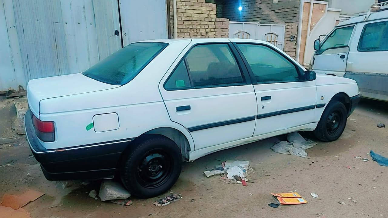 السلام عليكم.
بيجو روى موديل 9 
سياره نضيفه ومرتبه 
تبريد شغال منضومه جديده كلها 
تخم تاير جديد 
دوشمه جديده كلها 
كير مكينه اكسل جديد 
جام اربعه شغال 
ويل حجم 
بيها قطعه واحد صبغ.
وهلال مال جاملغ اثنين 
غير هاي مابيها 
مكاني بغداد البياع 
*********** اسياه 
سعر 32 بيها مجال بسيط
