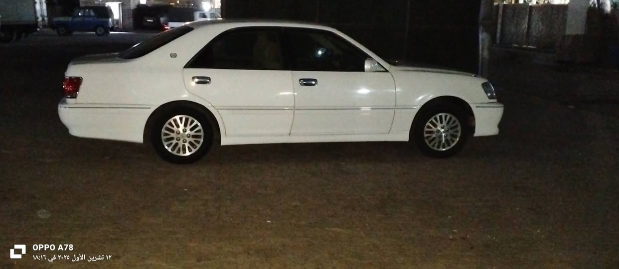 سلام عليكم للبيع سيارة كراون سيارة مكصوصا كصتين موديل 2001 محرك ففتي 3000بطل رقم بغداد باسمي دولي بسمي السعر 80وبيه مجال الرقم ***********
