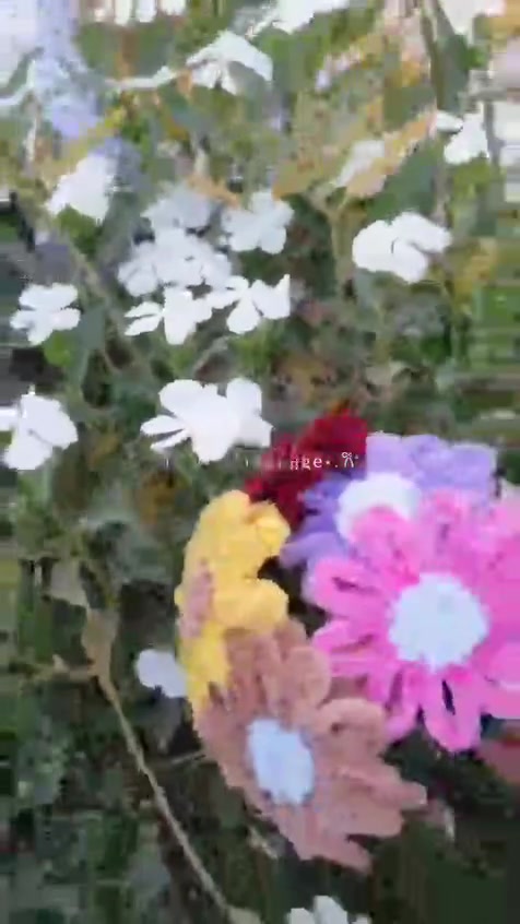عمرك تخيلتي إن سلك ملون بسيط ممكن يتحول لوردة، عصفور، أو لعبة مجسمة؟ 🌸
في مركزنا، هنعلم أولادنا إزاي يحولوا الخامات البسيطة لقطع فنية مبهرة في كورس البيب كلينر المميز!
💡 الكورس ده هيساعد طفلك في:
تنمية الإبداع: تشكيل مجسمات ثلاثية الأبعاد من خيالهم.
التركيز والصبر: مهارة يدوية ممتعة تبعدهم عن الشاشات والموبايل.
تقوية عضلات الإيدين: اللف والثني بيقوي مهاراتهم الحركية والدقيقة.
🎁 كل طفل هيخرج بقطع فنية من صنعه يسعد بيها ويزين غرفته!
📍 المكان: المنطقة التامنة، مبنى الحضانة، بالقرب من السوق التامنة.
👥 العدد محدود جداً لضمان أفضل اهتمام بكل طفل.
📞 احجزي مكان طفلك الآن! ابعتيلنا رسالة على الصفحة أو سيبي كومنت بـ "مهتم" وهنرد عليكي بالتفاصيل والمواعيد فوراً 💌👇


**إذا كنت صاحب هذا الإعلان وتريد حذفه لأي سبب، رجاءا أرسل رسالة إلى الدعم الفني**
