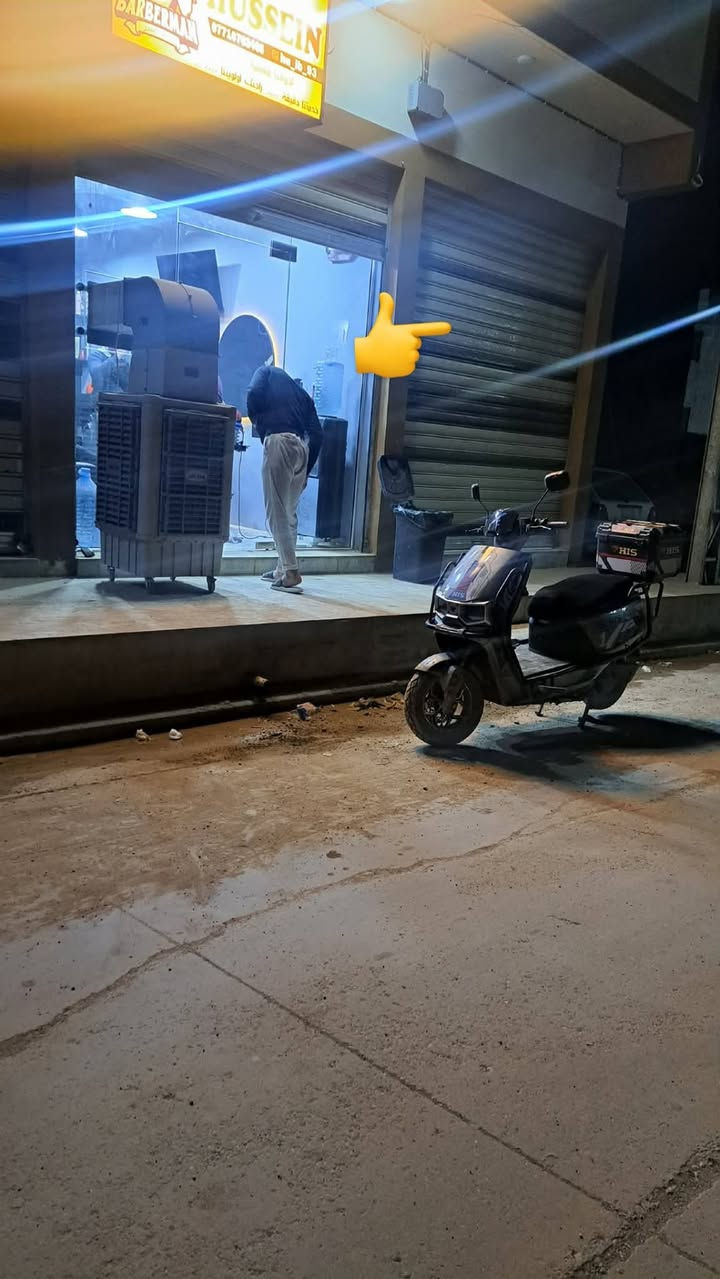 محلات لليجار في الكندي الثانيه قرب أسواق حديد عل شارع العام***********
