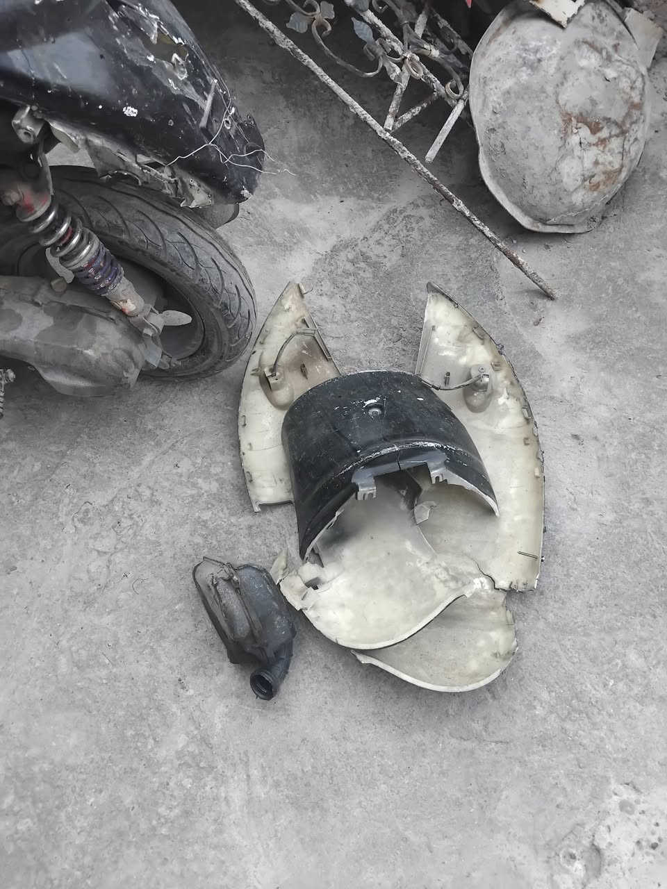 السلام عليكم دراجة عبد الحليم طافية تشتغل من تنضف كابريتر الدراجة وية كفراتهة مكاني بغداد الدورة رقمي ***********
