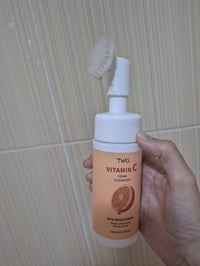 غسول برتقال • لكل أنواع البشرة • مرمم ومرطب