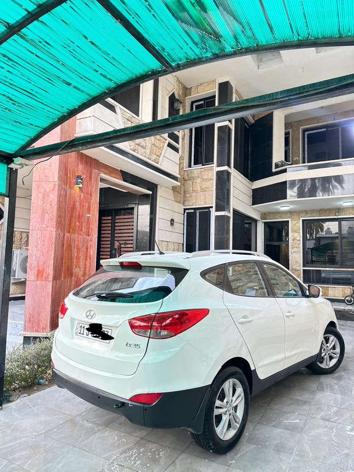 توسان
2011
خليجي
رقم بغداد انكليزي
بأسمي
ماشيه 217الف
مبدله مكينه جديده
3قطع صبغ
صبغ باب ونص اثر شخوط 
صبغ بنيد بدون شواصي. 
حافه الجنطه صبغ
مكاني بغداد الكرخ
السعر 109بيه مجال قليل
للاستفسار ***********
