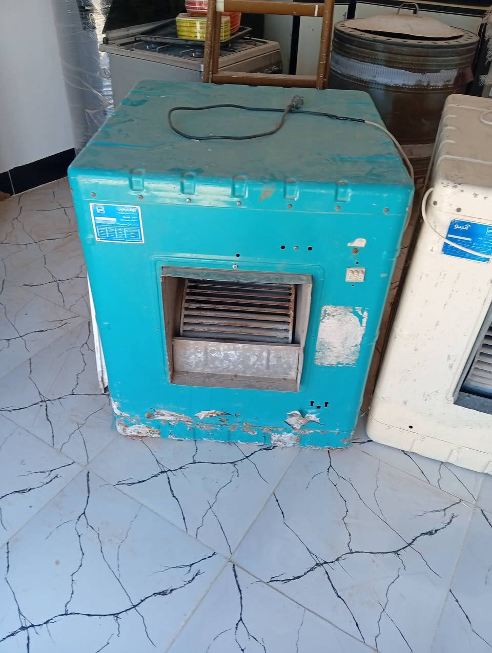 السلام عليكم مبردات 2ونص شقاله ونضيفه سعر 100الواحده وحده 160 طباخ غاز شقال 75 كاونتر سنك مطبخ فصال نضيف 70  صندوك خشب حطاطه شقل الموصل 90 وبراد مي شقال 75 مكان بروانه ***********
