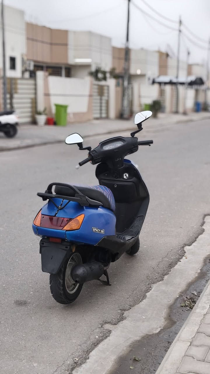 سبيسي ماليزي نضيفه كل نقص ما بيـه وكلشي شغال بيه كهربائيات نگره وسلف وهندر السعر ٥٠٠ وبيه مجال بصيط  مكاني كوت الاتصال ***********
