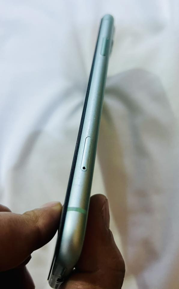 السلام عليكم ورحمة الله وبركاته
اي فون 11عادي وتر وتر وتر 
128 كيكا 
صحة البطارية 88🔋
السعر 290 الف 
 للاستفسار *********** 
مكاني بغداد الرصافة
