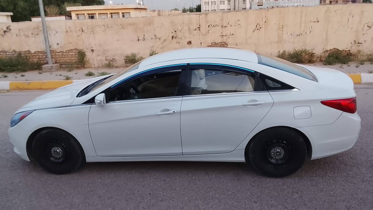 سلام عليكم سياره نوع سوناتا موديل 2011خليجي فول موصفات فتحه كامره دواره  حساسات تحكم ستيرين مري شفط شاير مري كير مكينه حداديه تخم تاير تبريد قطعتين سياره غرفه جديده بيه مكانات صبغ كلير اثر شخوط لباقي كفاله عامه العنوان كربلاء السعر 93رقم الهاتف ***********
