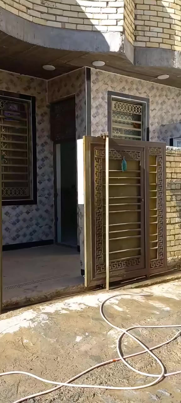 بيت ليجار م١٠٠متر بناه حديث ستوني مكمله عنوانه شارع لمدرسي قرب لحولي ١٠٠ جاهز حته لنبيريه ***********
